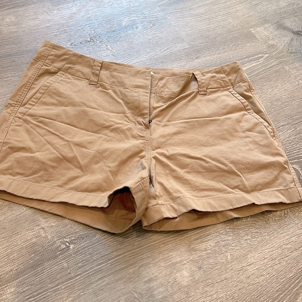 Women’s Vineyard Vines size 10 Chino Shorts